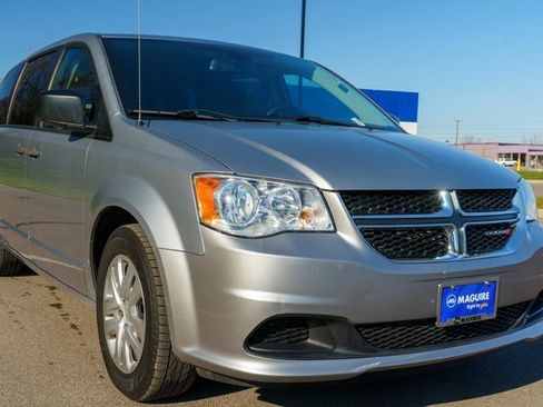 Used 2019 Dodge Grand Caravan SE image 4