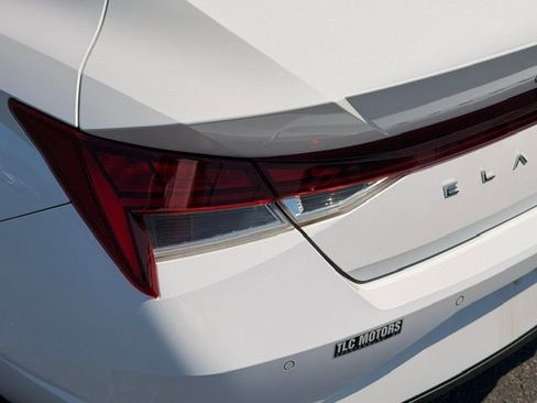 Used 2021 Hyundai Elantra Limited w/ Cargo Package FWD image 17