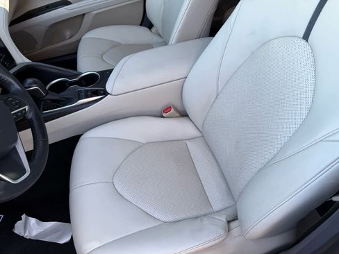 Used 2022 Toyota Camry XLE image 19