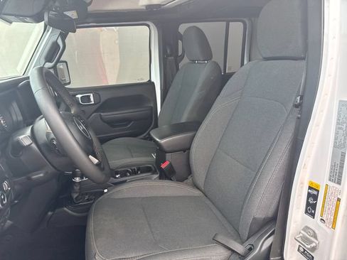 Used 2025 Jeep Gladiator Sport AWD/4WD image 9