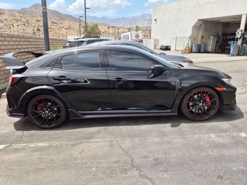 Used 2019 Honda Civic Type R image 2