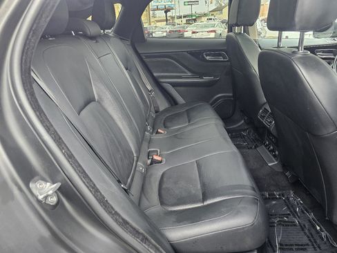 Used 2019 Jaguar F-PACE Premium image 45