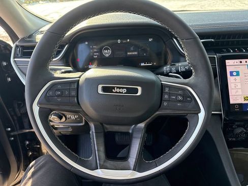 Used 2024 Jeep Grand Cherokee Limited AWD/4WD image 19