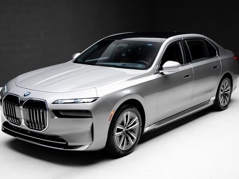 Used 2024 BMW i7 eDrive50 w/ Executive Package RWD image 5