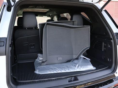 New 2026 Chevrolet Traverse High Country w/ LPO, Floor Liner Package AWD/4WD image 26