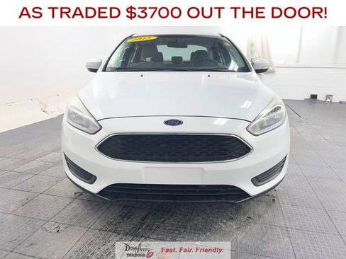 Used 2015 Ford Focus SE FWD image 2
