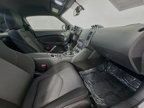 Used 2020 Nissan 370Z Coupe RWD image 29