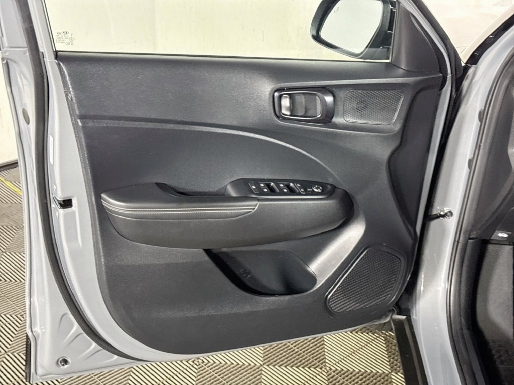 Used 2023 Hyundai Venue Limited w/ Cargo Package FWD image 10
