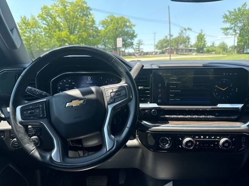 Used 2024 Chevrolet Silverado 1500 LT AWD/4WD image 19