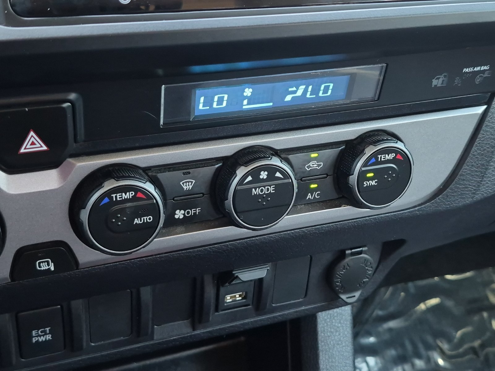 Used 2023 Toyota Tacoma SR AWD/4WD image 17