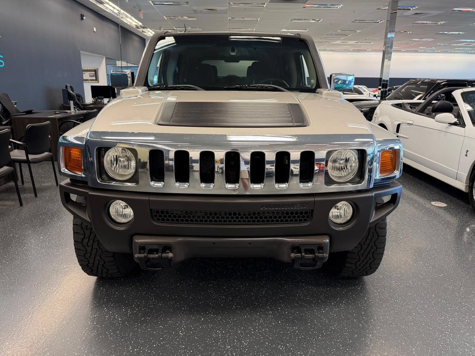 Used 2006 HUMMER H3 w/ Chrome Appearance Package AWD/4WD image 2