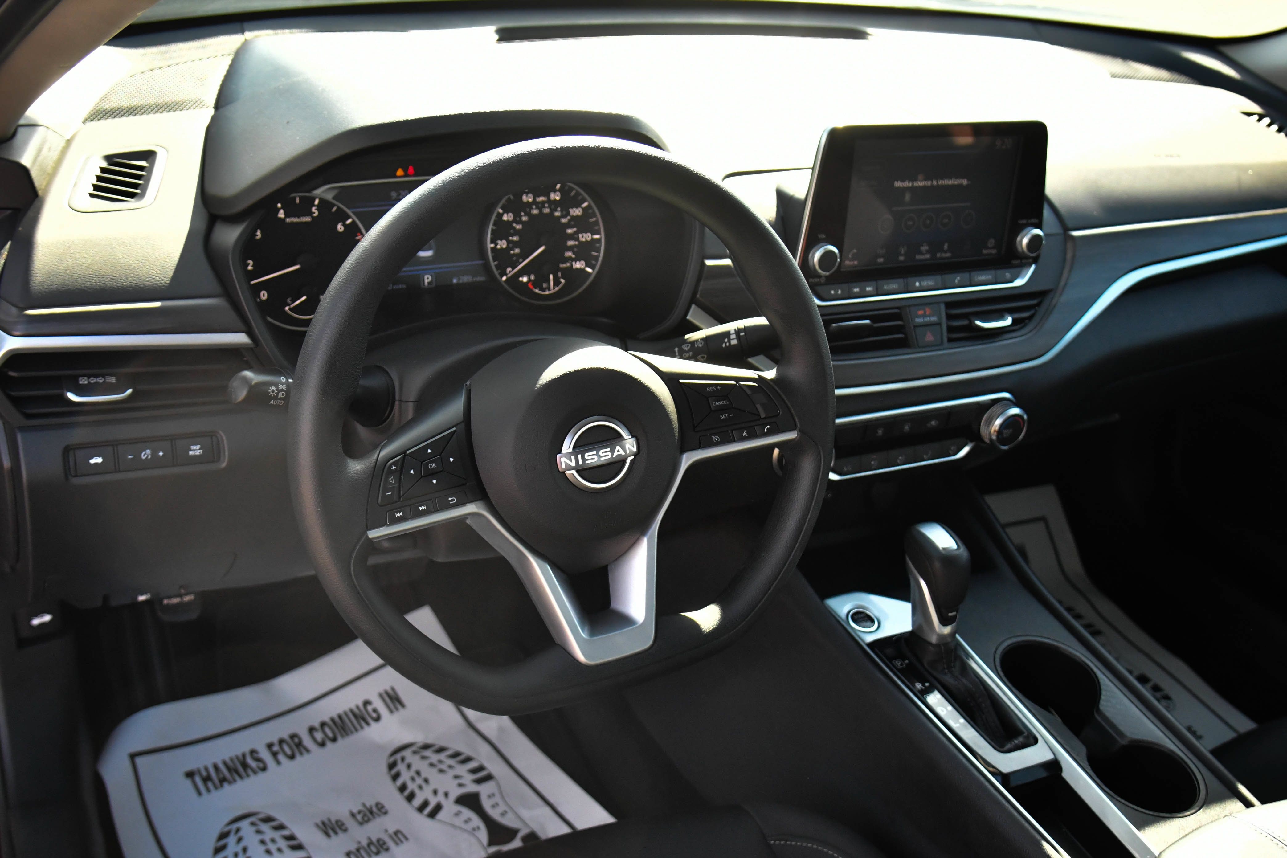 Used 2025 Nissan Altima 2.5 SV FWD image 14