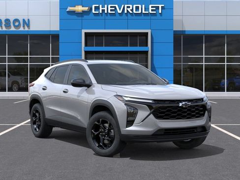 New 2026 Chevrolet Trax LT w/ Sunroof Package FWD image 3