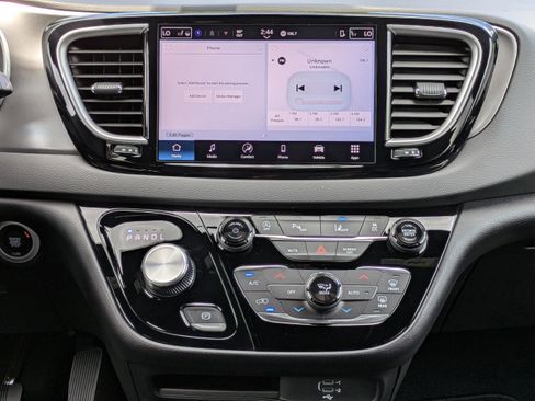 New 2026 Chrysler Voyager LX image 18