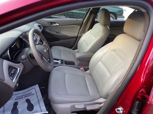 Used 2017 Chevrolet Cruze LT image 16