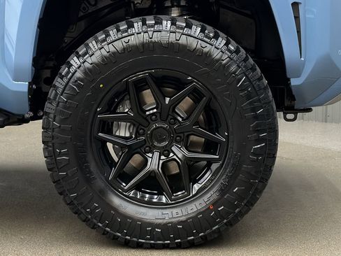 Used 2026 Toyota 4Runner Limited AWD/4WD image 9