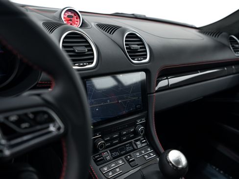 Certified 2025 Porsche 718 Cayman GTS RWD image 19