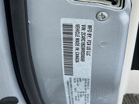 Used 2024 Chrysler Pacifica Touring-L image 12