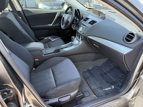 Used 2010 MAZDA MAZDA3 i Touring image 9