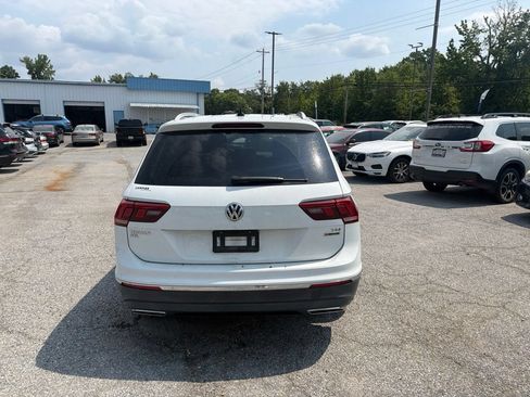 Used 2018 Volkswagen Tiguan SE AWD/4WD image 4