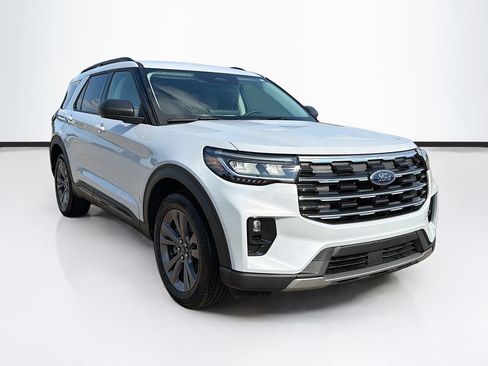 Used 2026 Ford Explorer Active w/ Active Comfort Package AWD/4WD image 3