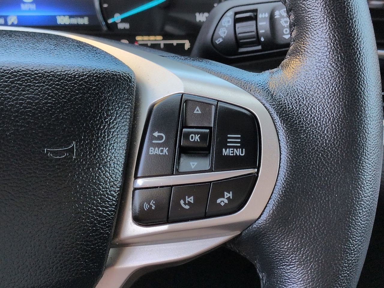 Certified 2023 Ford Explorer XLT w/ Equipment Group 202A AWD/4WD image 25