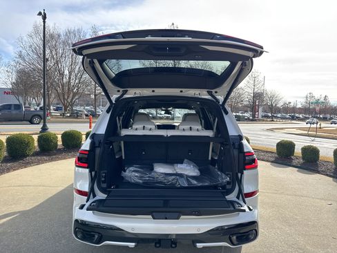 New 2026 BMW X7 xDrive40i w/ Executive Package image 25