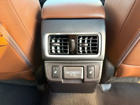 Used 2018 Subaru Outback 3.6R Touring AWD/4WD image 28