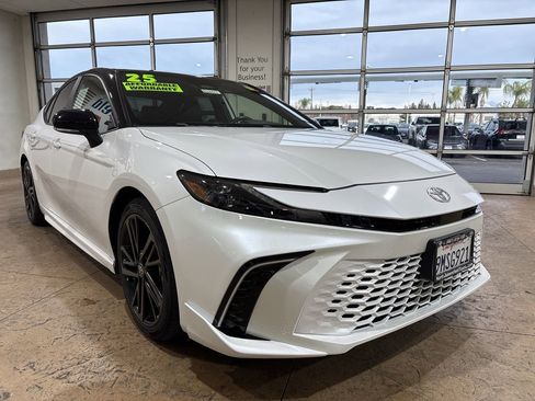 Used 2025 Toyota Camry XSE image 4