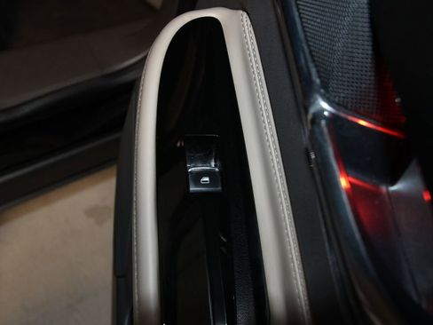 Used 2022 Lincoln Corsair Reserve w/ Luxury Package image 28