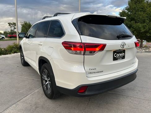 Used 2018 Toyota Highlander Plus AWD/4WD image 6