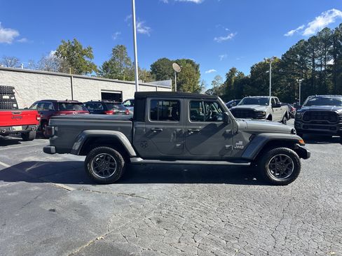 Used 2020 Jeep Gladiator Overland w/ Trailer Tow Package image 10