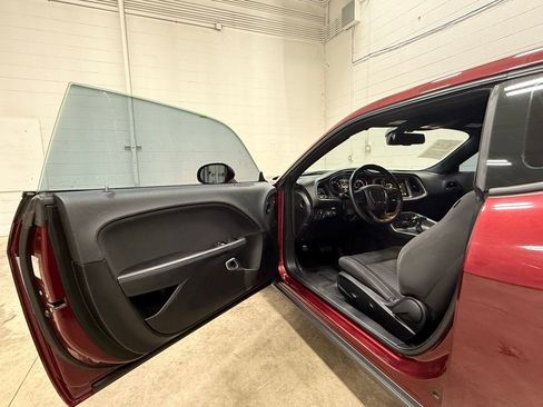 Used 2019 Dodge Challenger SXT RWD image 32