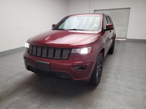 Used 2020 Jeep Grand Cherokee Altitude AWD/4WD image 15