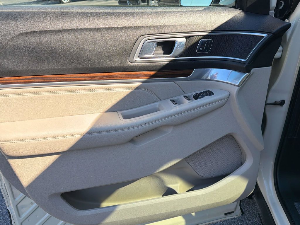 Used 2018 Ford Explorer Limited AWD/4WD image 27