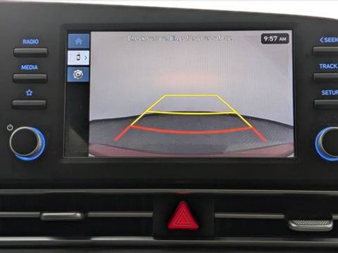 Used 2025 Hyundai Elantra SE FWD image 29