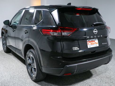 Used 2024 Nissan Rogue SV AWD/4WD image 9