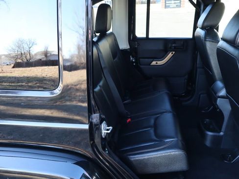 Used 2014 Jeep Wrangler Unlimited Sahara image 22