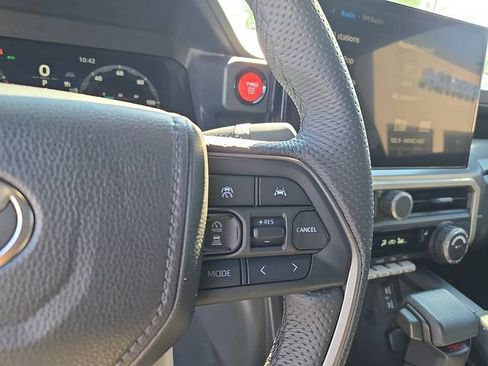 Used 2025 Toyota Tacoma TRD Sport AWD/4WD image 21