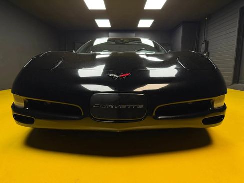 Used 2001 Chevrolet Corvette Convertible w/ Preferred Equipment Group2 image 2