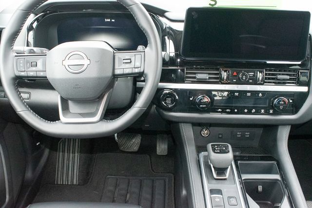 Used 2026 Nissan Pathfinder SL AWD/4WD image 17