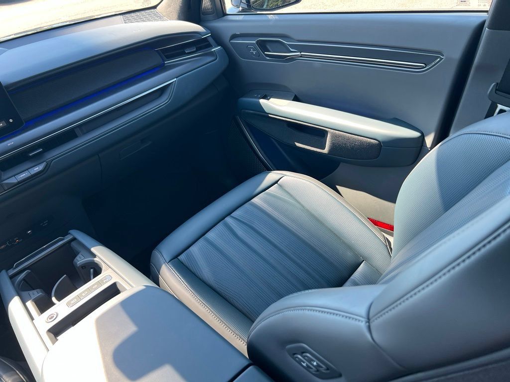 Certified 2024 Kia EV9 GT-Line AWD/4WD image 15