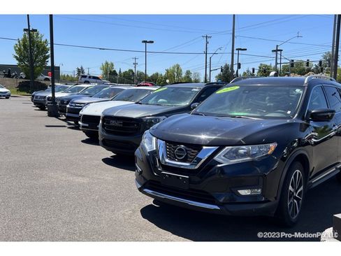 Used 2018 Dodge Grand Caravan SXT image 30