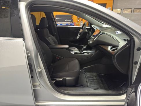 Used 2021 Chevrolet Malibu LT image 17