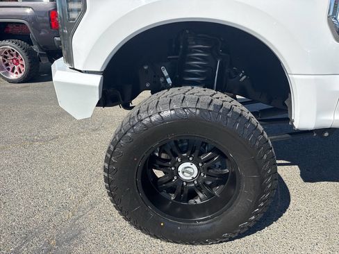 Used 2017 Ford F250 Lariat w/ Lariat Value Package image 10