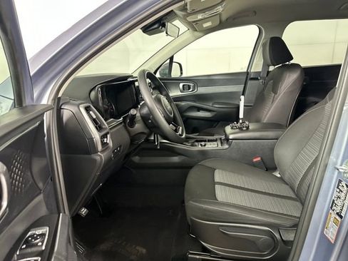 Used 2023 Kia Sorento LX image 11