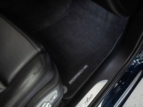 Used 2017 Porsche Macan Turbo AWD/4WD image 32