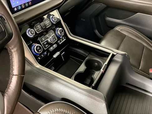 Used 2021 GMC Yukon Denali image 16