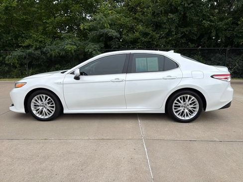 Used 2020 Toyota Camry XLE w/ Driver Assist Package FWD image 2