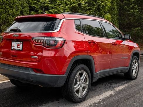 Used 2023 Jeep Compass Latitude AWD/4WD image 15